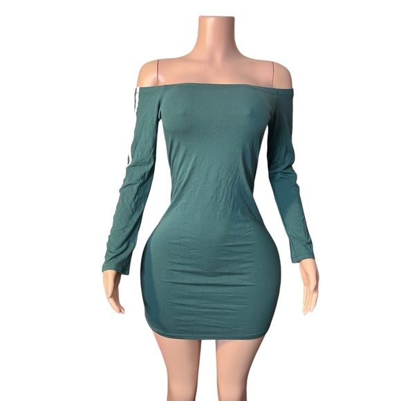 448/Elegant Hunter Green Off-Shoulder Dress - Picture 1 of 3